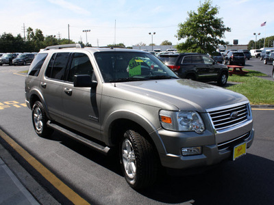 ford explorer 2008 lt  gray suv xlt gasoline 6 cylinders 4 wheel drive automatic with overdrive 07735