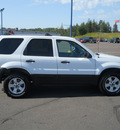 ford escape 2006 white suv xlt gasoline 6 cylinders all whee drive automatic with overdrive 55811