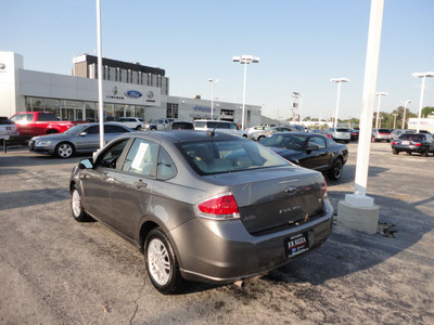 ford focus 2011 gray sedan se gasoline 4 cylinders front wheel drive automatic with overdrive 60546