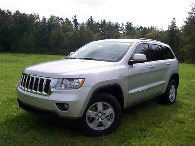 jeep grand cherokee 2012 silver suv laredo gasoline 6 cylinders 4 wheel drive not specified 44024