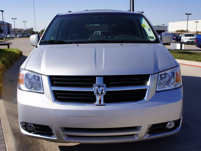 dodge grand caravan 2010 silver van sxt gasoline 6 cylinders front wheel drive automatic 76018