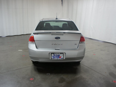 ford focus 2010 silver sedan se gasoline 4 cylinders front wheel drive automatic 76108