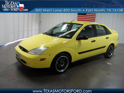 ford focus 2001 yellow sedan se gasoline 4 cylinders front wheel drive 5 speed manual 76108