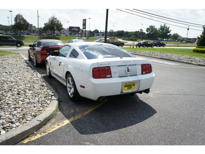 ford mustang 2007 performance white coupe shelby gt 2194 gasoline 8 cylinders rear wheel drive 5 speed manual 07724