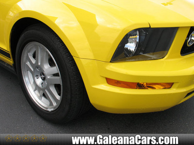 ford mustang 2006 yel premium gasoline 6 cylinders rear wheel drive not specified 33912