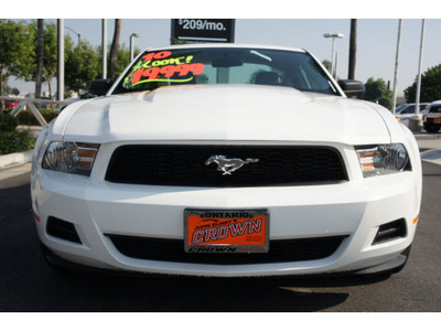 ford mustang 2010 white coupe v6 gasoline 6 cylinders rear wheel drive automatic 91761