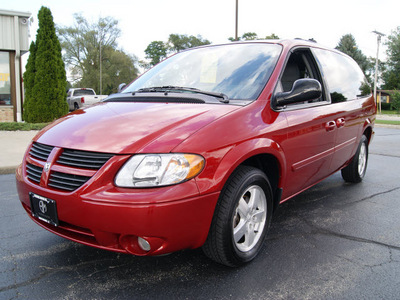 dodge grand caravan 2005 red van sxt gasoline 6 cylinders front wheel drive automatic 61008
