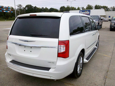 chrysler town country 2011 white van flex fuel 6 cylinders front wheel drive 6 speed automatic 62863
