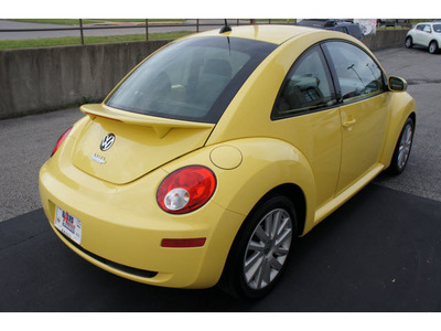 volkswagen new beetle 2008 yellow hatchback gasoline 5 cylinders front wheel drive automatic 47130