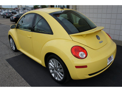 volkswagen new beetle 2008 yellow hatchback gasoline 5 cylinders front wheel drive automatic 47130