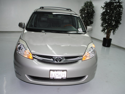toyota sienna 2007 silver van xle limited 7 passenger gasoline 6 cylinders all whee drive automatic 91731