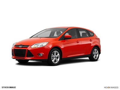 ford focus 2012 red hatchback se gasoline 4 cylinders front wheel drive not specified 46168