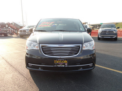 chrysler town and country 2011 gray van touring flex fuel 6 cylinders front wheel drive 6 speed automatic 60915