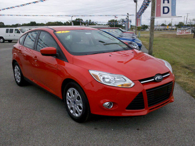 ford focus 2012 red hatchback se gasoline 4 cylinders front wheel drive 6 speed automatic 62863