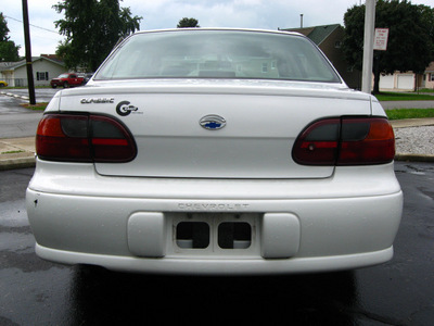 chevrolet classic 2005 white sedan fleet gasoline 4 cylinders front wheel drive automatic 45840