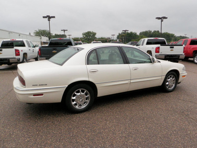 buick park avenue 2004 white sedan 3 8 gasoline 6 cylinders front wheel drive automatic with overdrive 55318