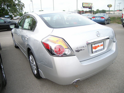 nissan altima 2012 silver sedan gasoline 4 cylinders front wheel drive not specified 46219