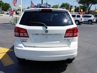 dodge journey 2010 white suv r t gasoline 6 cylinders front wheel drive automatic 33021