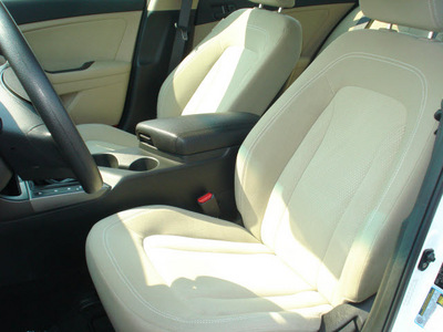 kia optima 2011 white sedan lx gasoline 4 cylinders front wheel drive automatic 43228