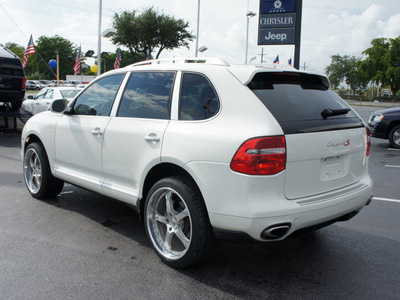 porsche cayenne 2009 white suv s gasoline 8 cylinders all whee drive automatic 33021