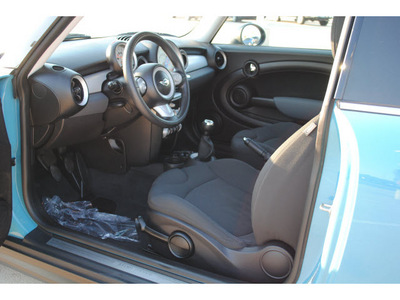 mini cooper 2009 lt  blue hatchback gasoline 4 cylinders front wheel drive 6 speed manual 77065