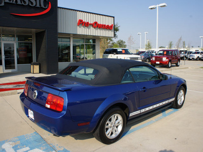 ford mustang 2008 blue deluxe gasoline 6 cylinders rear wheel drive automatic 76210