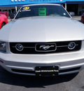 ford mustang 2007 gray coupe v6 deluxe gasoline 6 cylinders rear wheel drive automatic 32401
