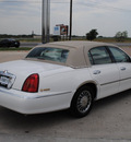 lincoln town car 1999 white sedan gasoline v8 rear wheel drive automatic with overdrive 76087
