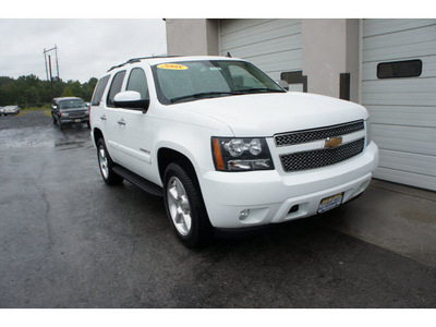 chevrolet tahoe 2008 white suv ltz flex fuel 8 cylinders 4 wheel drive automatic with overdrive 08902
