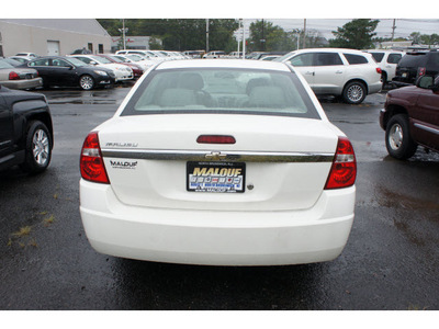 chevrolet malibu 2006 white sedan lt gasoline 4 cylinders front wheel drive automatic with overdrive 08902