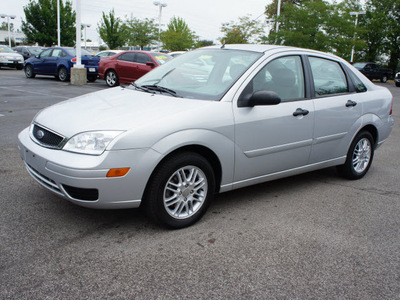 ford focus 2005 silver sedan se gasoline 4 cylinders front wheel drive automatic 46168