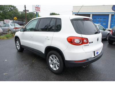 volkswagen tiguan 2010 white suv sel 4 motion gasoline 4 cylinders all whee drive automatic 07507