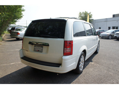 chrysler town and country 2008 stone white van touring nav dvd gasoline 6 cylinders front wheel drive 6 speed automatic 07724