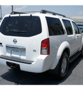 nissan pathfinder 2006 white suv se gasoline 6 cylinders 4 wheel drive not specified 28677