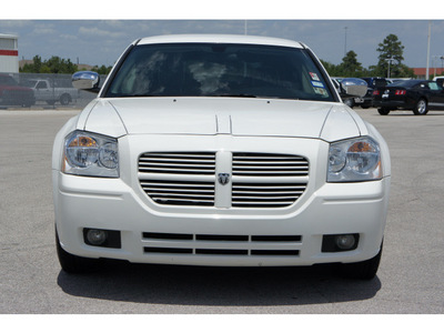 dodge magnum 2007 white wagon sxt gasoline 6 cylinders rear wheel drive automatic with overdrive 77388