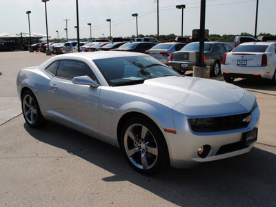 chevrolet camaro 2011 silver coupe gasoline 6 cylinders rear wheel drive automatic 76087