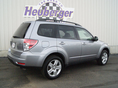 subaru forester 2010 spark silver suv 2 5x premium gasoline 4 cylinders all whee drive automatic 80905
