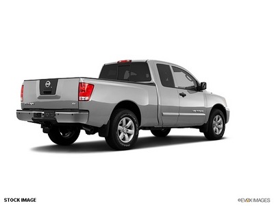 nissan titan 2011 silver gasoline 8 cylinders 4 wheel drive not specified 98371