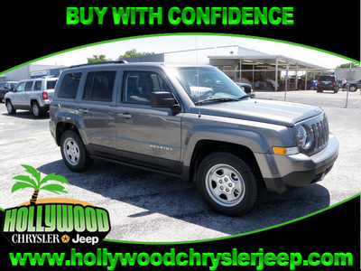 jeep patriot 2011 gray suv sport gasoline 4 cylinders 2 wheel drive automatic 33021