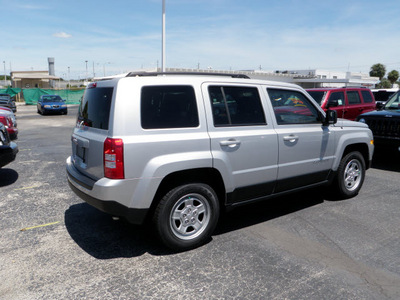 jeep patriot 2011 silver suv sport gasoline 4 cylinders 2 wheel drive automatic 33021