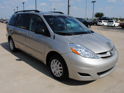 toyota sienna 2010 silver van le 7 passenger gasoline 6 cylinders front wheel drive automatic 75228