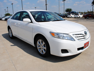 toyota camry 2010 white sedan le 4 cylinders front wheel drive automatic 75228