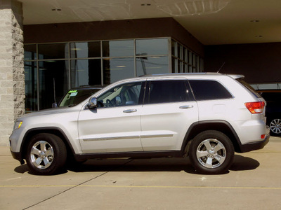 jeep grand cherokee 2011 silver suv limited gasoline 6 cylinders 4 wheel drive automatic 62034