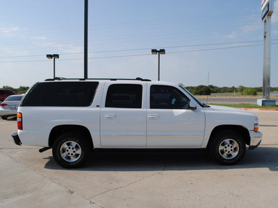 chevrolet suburban 2001 white suv lt gasoline 8 cylinders rear wheel drive automatic 76087