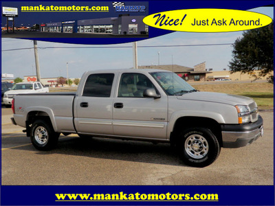 chevrolet silverado 1500hd 2005 silver pickup truck crew cab ls 4x4 gasoline 8 cylinders 4 wheel drive automatic 56001