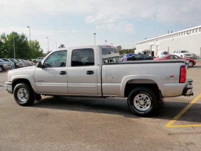 chevrolet silverado 1500hd 2005 silver pickup truck crew cab ls 4x4 gasoline 8 cylinders 4 wheel drive automatic 56001