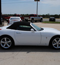 pontiac solstice 2006 white gasoline 4 cylinders rear wheel drive 5 speed manual 76087