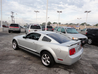 ford mustang 2006 silver coupe gasoline 6 cylinders rear wheel drive automatic with overdrive 60546
