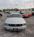 ford mustang 2006 silver coupe gasoline 6 cylinders rear wheel drive automatic with overdrive 60546