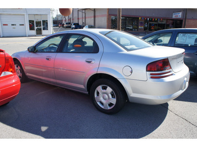dodge stratus 2005 silver sedan gasoline 4 cylinders front wheel drive automatic 47130